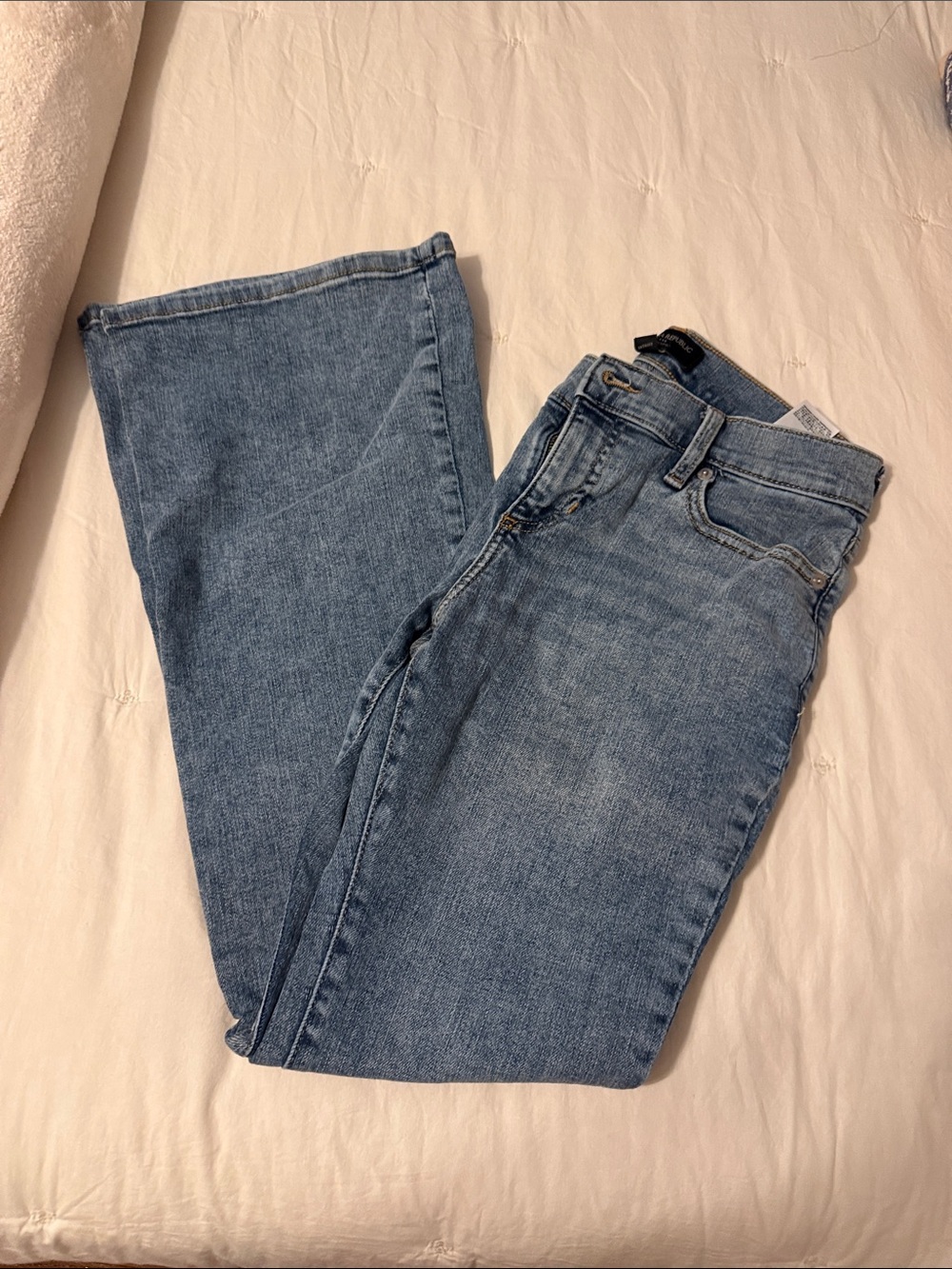Women’s Bootleg jeans with stretch. Size 4 petite